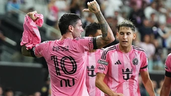 Messi được đồng đội tri ân sau khi mất bố