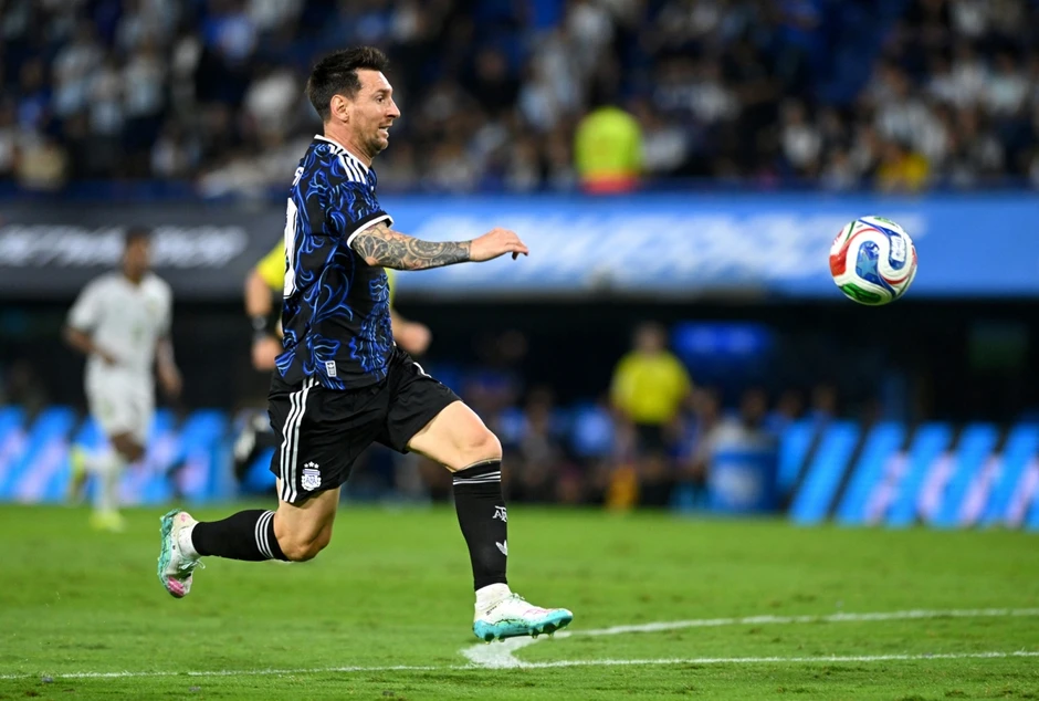 Messi ngồi dự bị, ĐT Argentina thắng sát nút đối thủ đứng thứ 115 trên BXH FIFA Messi ngồi dự bị, ĐT Argentina thắng sát nút đối thủ đứng thứ 115 trên BXH FIFA