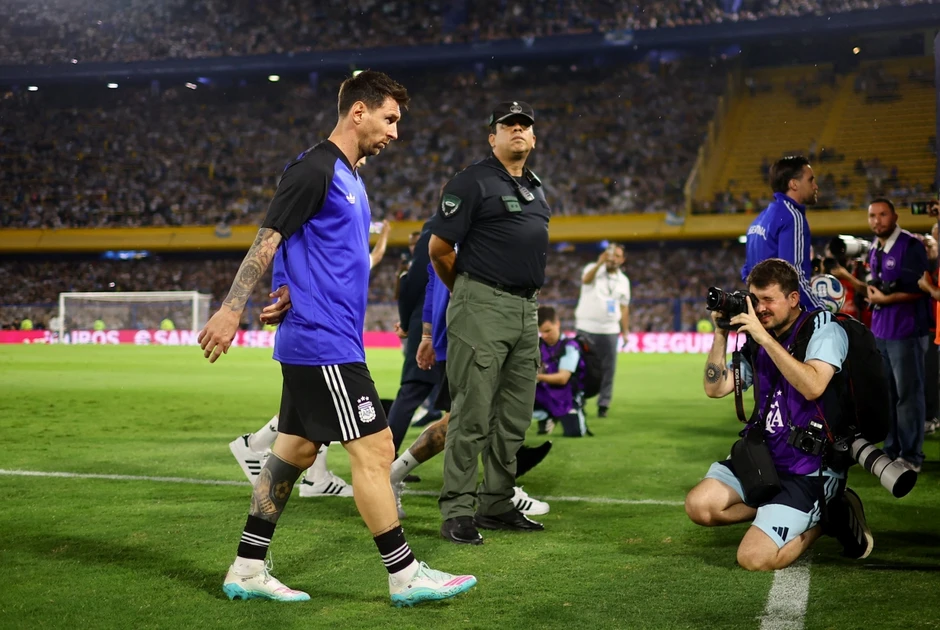Messi ngồi dự bị, ĐT Argentina thắng sát nút đối thủ đứng thứ 115 trên BXH FIFA Messi ngồi dự bị, ĐT Argentina thắng sát nút đối thủ đứng thứ 115 trên BXH FIFA