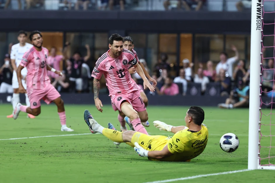 Messi nhận điểm 10 trong ngày trở lại đội hình xuất phát