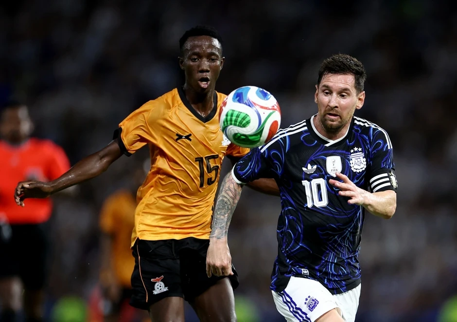 Messi nhường đồng đội sút penalty trong chiến thắng "5 sao" của ĐT Argentina Messi nhường đồng đội sút penalty trong chiến thắng "5 sao" của ĐT Argentina