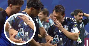 Messi phản ứng lạ trước 'phao cứu sinh' bất thành của Pickford