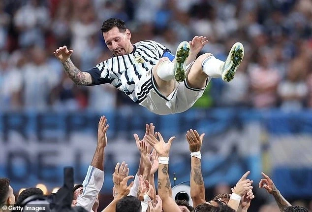 Messi rơi nước mắt trong ngày xô đổ nhiều kỷ lục World Cup Messi rơi nước mắt trong ngày xô đổ nhiều kỷ lục World Cup