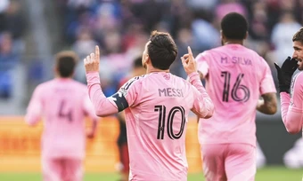 Messi tiến sát mốc 900 bàn thắng