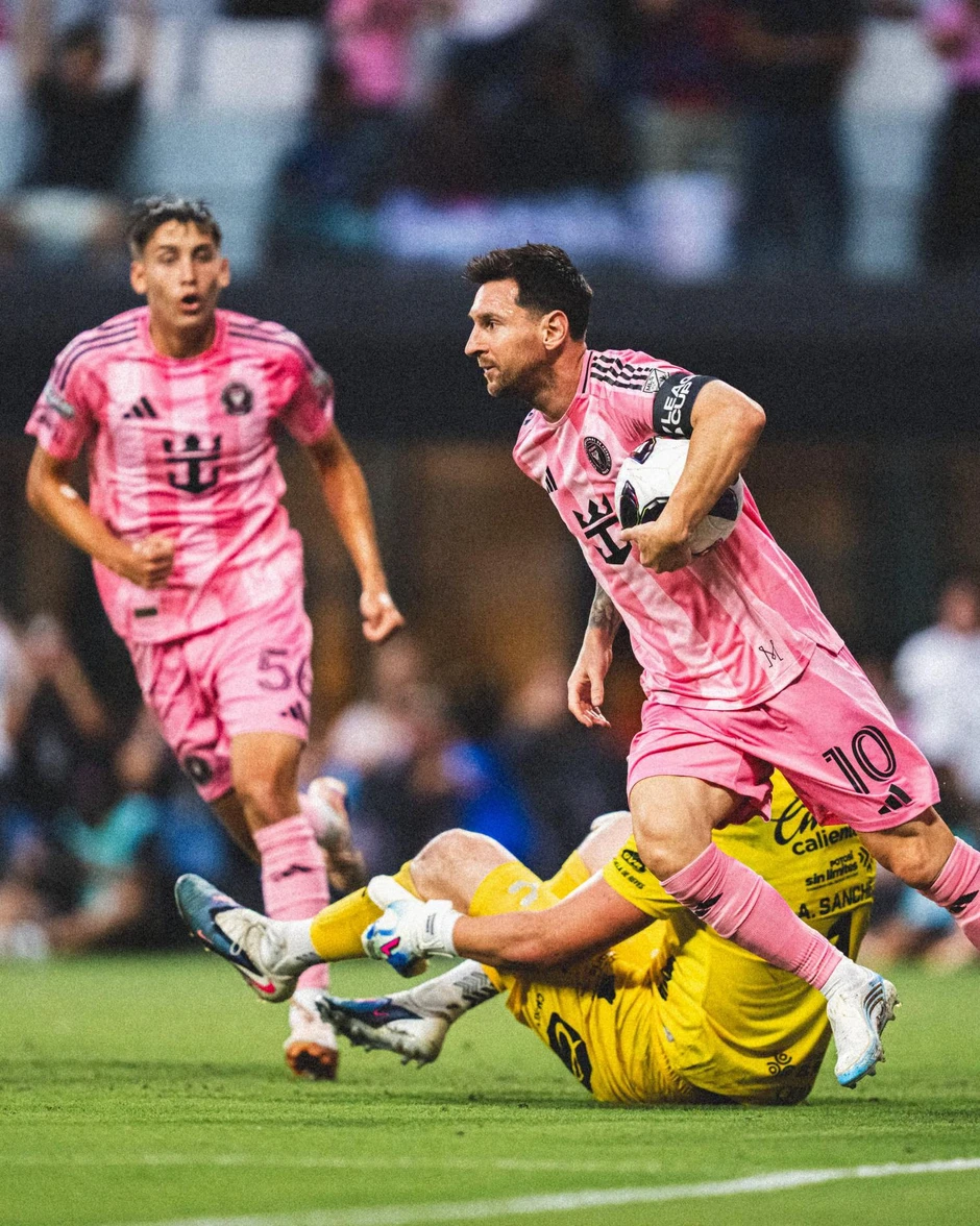 Messi tỏa sáng rực rỡ, Inter Miami thắng kịch tính Messi tỏa sáng rực rỡ, Inter Miami thắng kịch tính