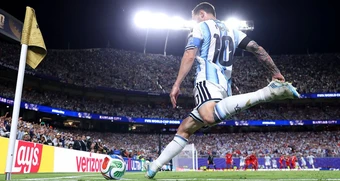 Messi và Argentina lập loạt kỷ lục khi thắng Thụy Sĩ ở World Cup