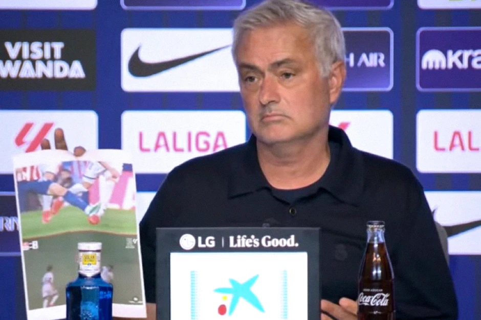 Mourinho chỉ trích trọng tài, Simeone phản ứng gắt Mourinho chỉ trích trọng tài, Simeone phản ứng gắt