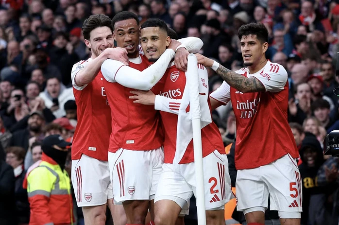 Mưa bàn thắng từ phạt góc, Arsenal đánh bại Chelsea ở derby London