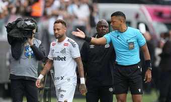 Neymar bị thay nhầm
