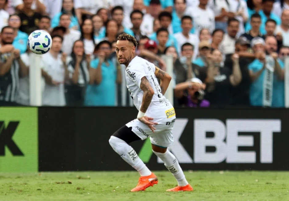 Neymar bỏ tập sau khi bị bắt gặp ở quán nhậu