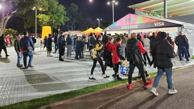 Nghịch lý của quốc gia dự World Cup 2026: Hàng vạn CĐV sợ… cổ vũ đội tuyển Nghịch lý của quốc gia dự World Cup 2026: Hàng vạn CĐV sợ… cổ vũ đội tuyển