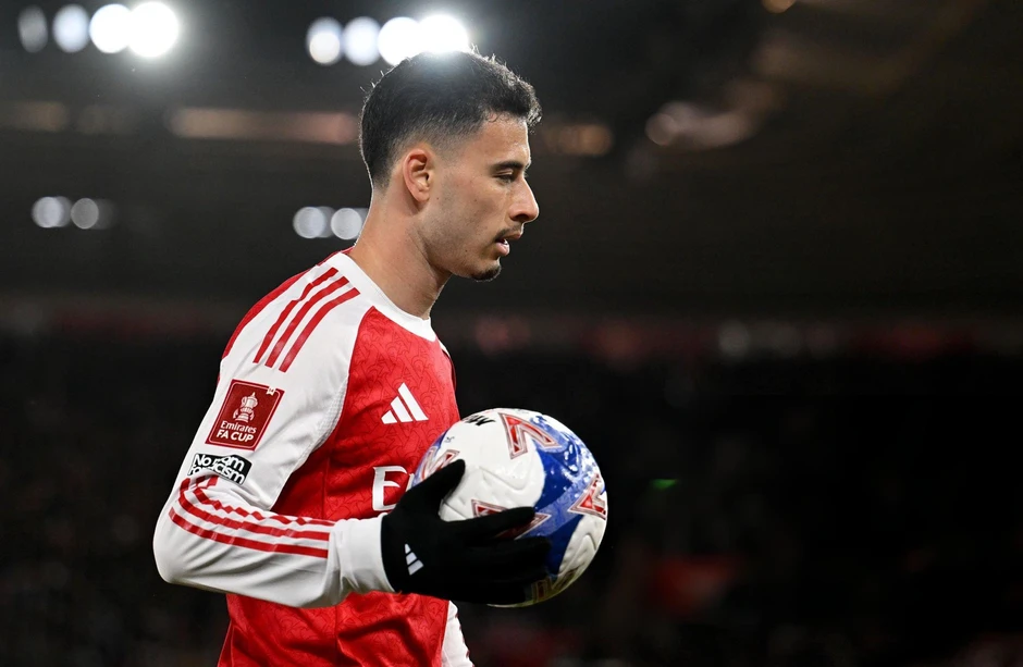 Ngôi sao của Arsenal đối mặt án phạt nặng sau pha xô đẩy trọng tài Ngôi sao của Arsenal đối mặt án phạt nặng sau pha xô đẩy trọng tài