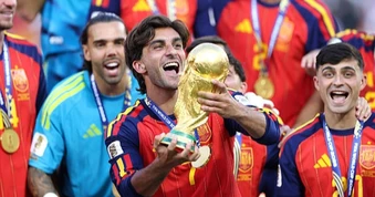 Nhà vô địch World Cup 2026 Ferran Torres gia nhập PSG