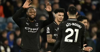 Nhọc nhằn đánh bại Leeds United, Man City bám đuổi ngôi đầu Ngoại hạng