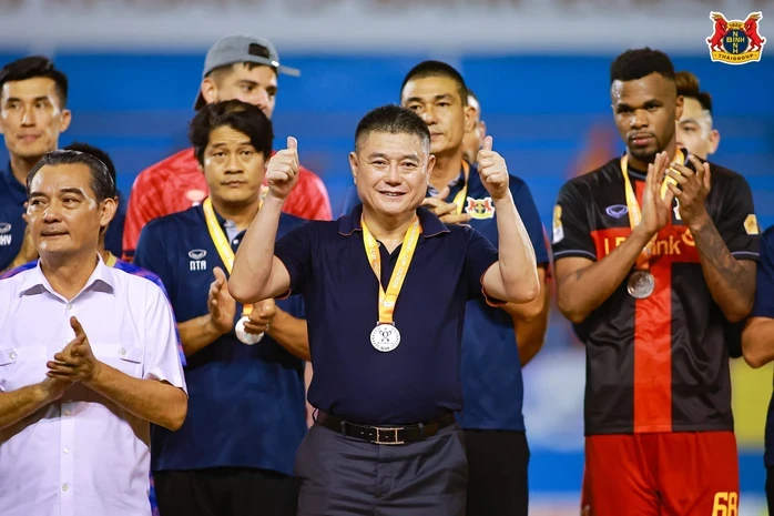 Ninh Bình FC bất ngờ chia tay trợ lý cũ của HLV Park Hang-seo Ninh Bình FC bất ngờ chia tay trợ lý cũ của HLV Park Hang-seo