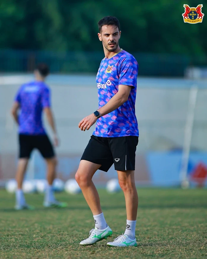 Ninh Bình FC bất ngờ chia tay trợ lý cũ của HLV Park Hang-seo Ninh Bình FC bất ngờ chia tay trợ lý cũ của HLV Park Hang-seo