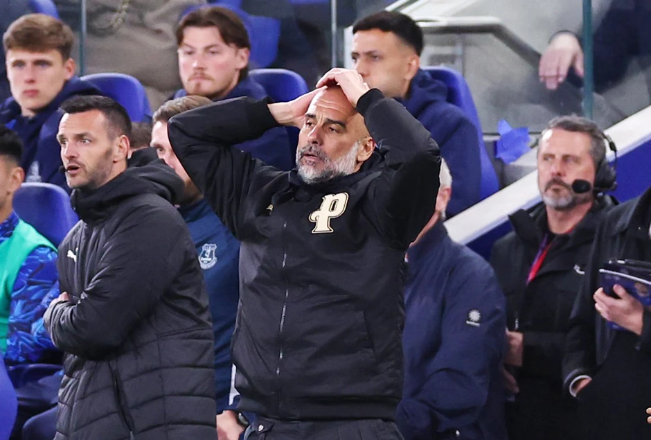 Pep Guardiola bực bội vì sai lầm khiến Man City trả giá Pep Guardiola bực bội vì sai lầm khiến Man City trả giá