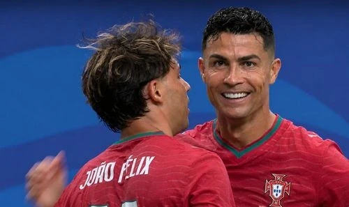 Phản ứng của Bruno Fernandes khi C.Ronaldo tỏa sáng rực rỡ