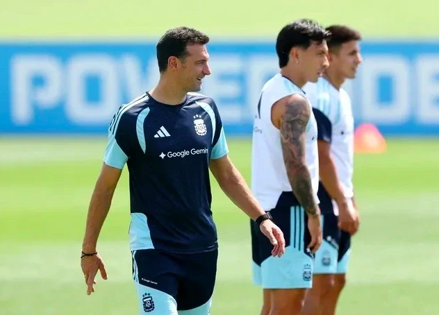 Phản ứng của HLV Scaloni sau phát biểu của Ancelotti về Argentina Phản ứng của HLV Scaloni sau phát biểu của Ancelotti về Argentina