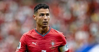 Phản ứng của Ronaldo khi nhận câu hỏi liên quan đến Messi