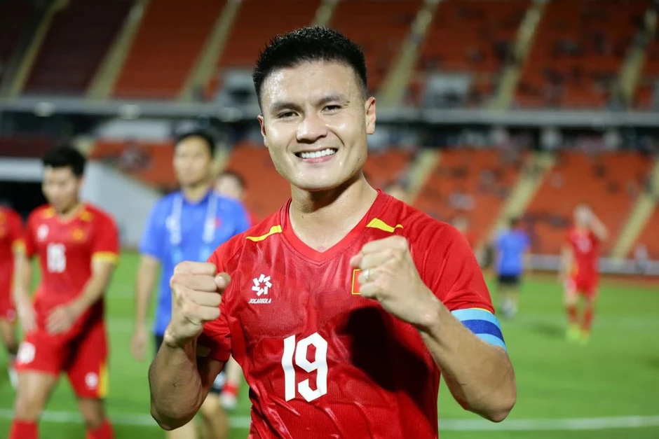 Quang Hải để lại cơn đau đầu cho HLV Kim Sang-sik Quang Hải để lại cơn đau đầu cho HLV Kim Sang-sik