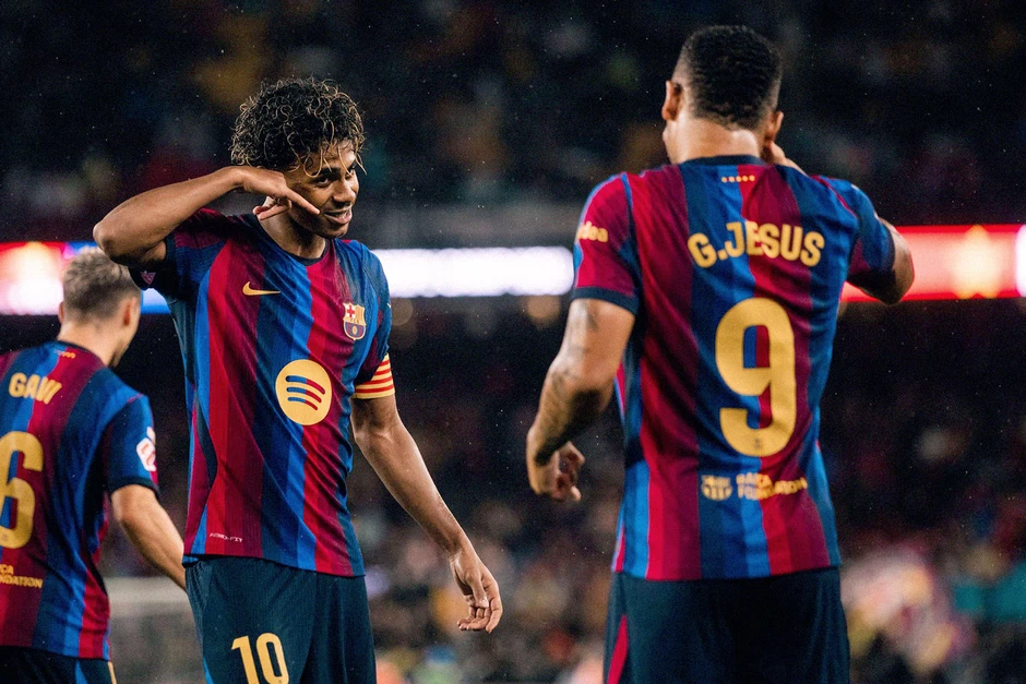 Raphinha nhảy múa cùng Yamal, Barca ‘nổ’ 7 bàn thắng trước Racing