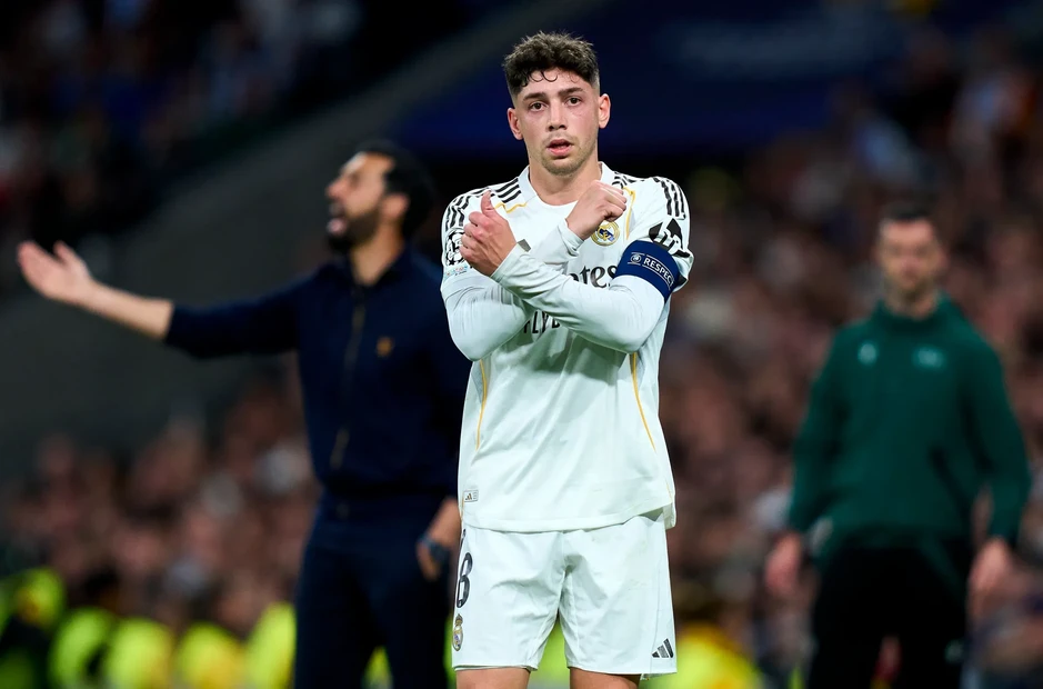 Real Madrid bất lực trong cuộc đua vô địch La Liga với Barcelona