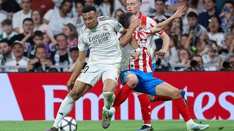 Real Madrid bất lực trong cuộc đua vô địch La Liga với Barcelona