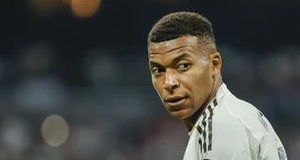 Real Madrid gây sốc, điều trị nhầm chân Kylian Mbappe