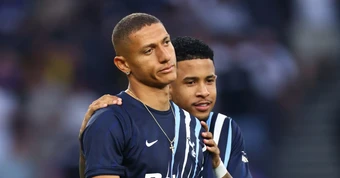 Richarlison bị gạch tên khỏi đội hình Tottenham