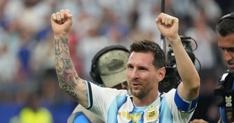 Ronaldo 'béo', Klose, Ibrahimovic ca ngợi Messi hết lời
