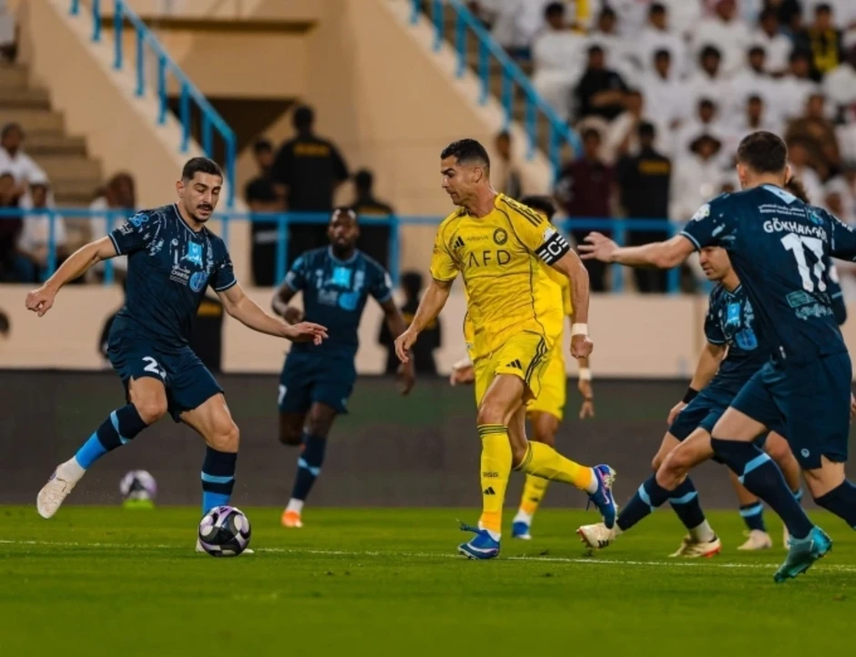 Ronaldo giúp Al Nassr thắng trận thứ 16 liên tiếp Ronaldo giúp Al Nassr thắng trận thứ 16 liên tiếp
