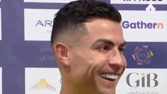 Ronaldo khoe 5 Champions League trước đối thủ