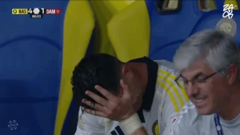 Ronaldo không ngừng khóc khi vô địch Saudi League