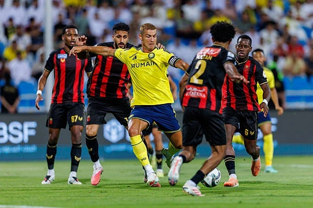 Ronaldo lập công cho Al Nassr, tiến gần cột mốc 1.000 bàn thắng Ronaldo lập công cho Al Nassr, tiến gần cột mốc 1.000 bàn thắng