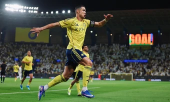 Ronaldo lập cú đúp trong ngày tái xuất