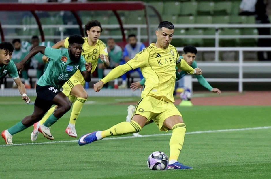 Ronaldo ra mắt màn ăn mừng độc lạ sau khi ghi bàn cho Al Nassr Ronaldo ra mắt màn ăn mừng độc lạ sau khi ghi bàn cho Al Nassr