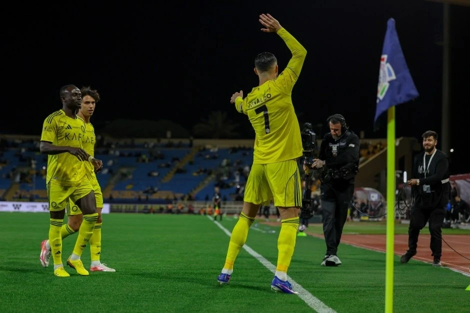 Ronaldo ra mắt màn ăn mừng độc lạ sau khi ghi bàn cho Al Nassr Ronaldo ra mắt màn ăn mừng độc lạ sau khi ghi bàn cho Al Nassr