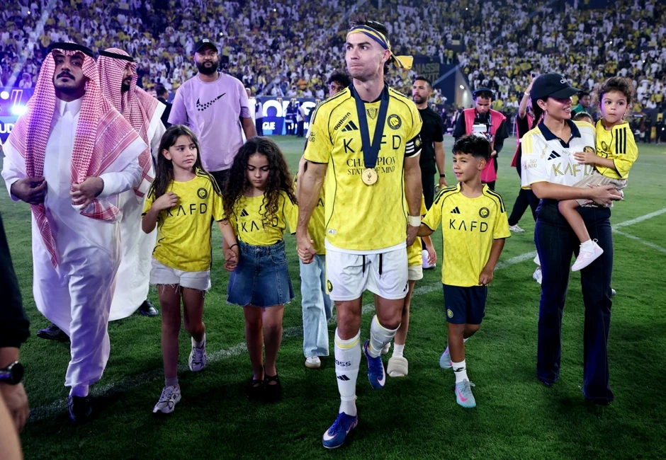 Ronaldo tỏa sáng lập cú đúp giúp Al Nassr vô địch Saudi Pro League Ronaldo tỏa sáng lập cú đúp giúp Al Nassr vô địch Saudi Pro League