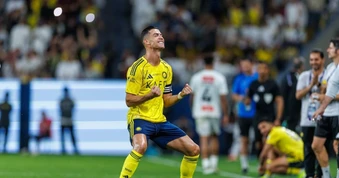 Ronaldo tỏa sáng rực rỡ, tiến sát kỳ tích ở Saudi Arabia