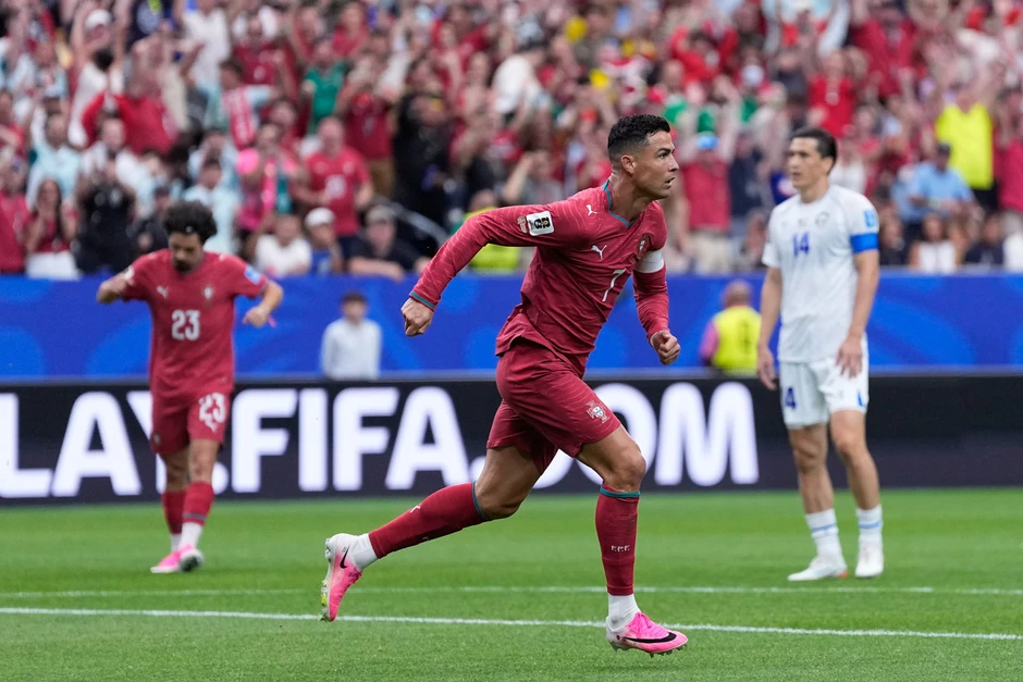 Ronaldo và những kỷ lục 'vô tiền khoáng hậu' nối dài ở tuổi 41 Ronaldo và những kỷ lục 'vô tiền khoáng hậu' nối dài ở tuổi 41