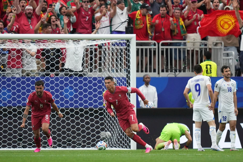 Ronaldo và những kỷ lục 'vô tiền khoáng hậu' nối dài ở tuổi 41 Ronaldo và những kỷ lục 'vô tiền khoáng hậu' nối dài ở tuổi 41