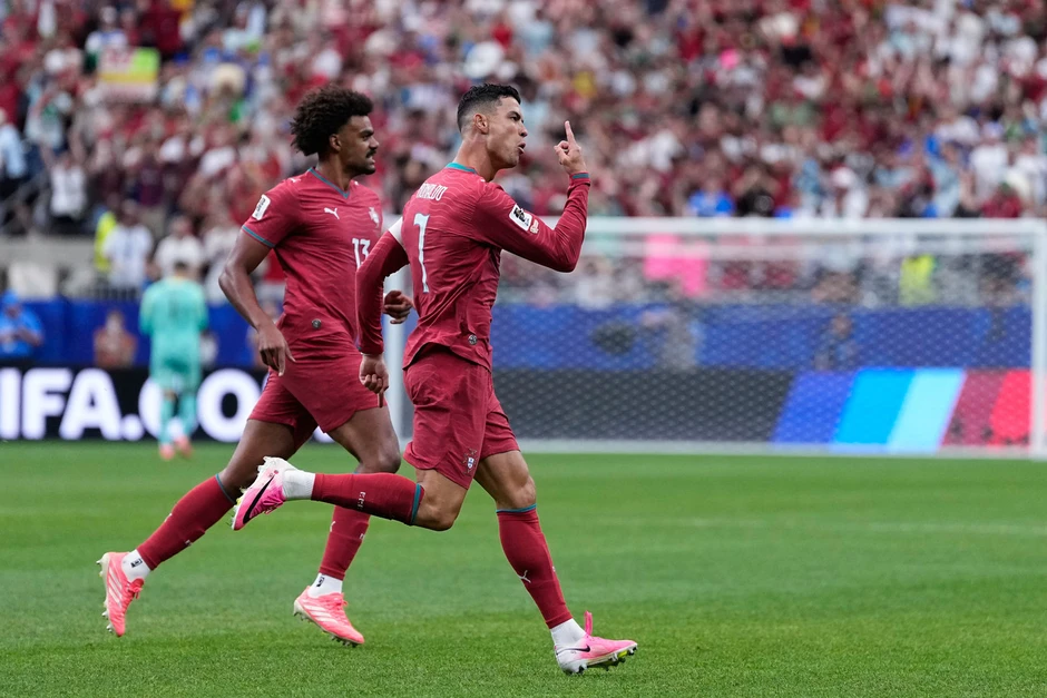 Ronaldo và những kỷ lục 'vô tiền khoáng hậu' nối dài ở tuổi 41 Ronaldo và những kỷ lục 'vô tiền khoáng hậu' nối dài ở tuổi 41