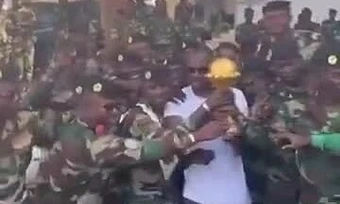 Senegal gửi cup vô địch châu Phi 2026 vào căn cứ quân sự