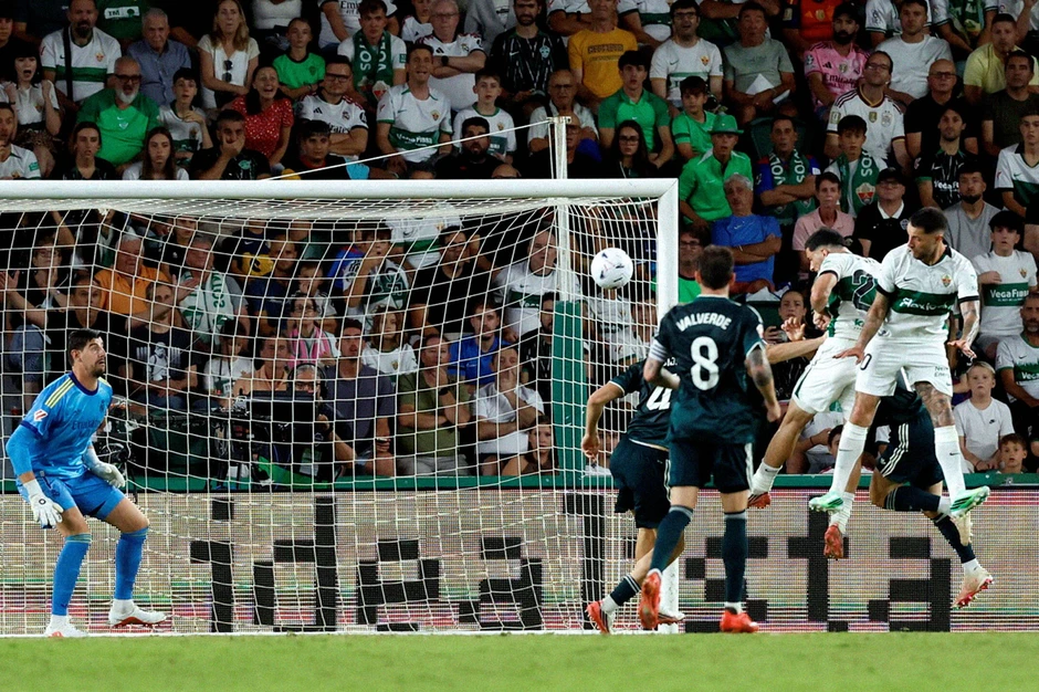 Siêu dự bị Espi cứu Real Madrid và Mourinho phút bù giờ