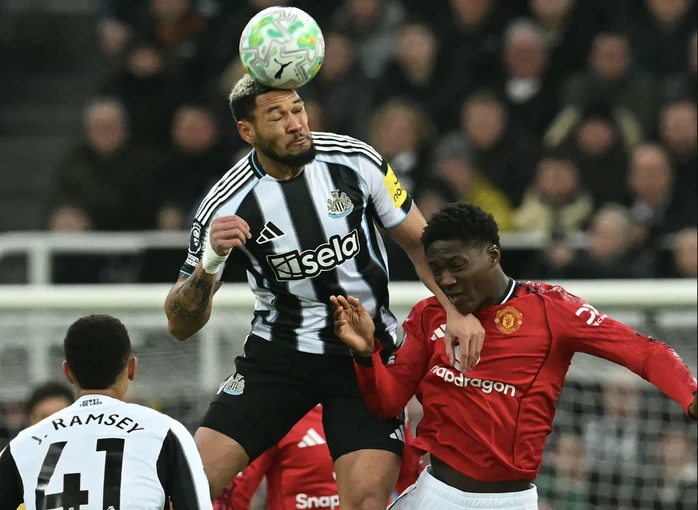 Siêu phẩm của Osula nhấn chìm "Quỷ đỏ", Carrick nhận thất bại đầu tiên với Man United Siêu phẩm của Osula nhấn chìm "Quỷ đỏ", Carrick nhận thất bại đầu tiên với Man United
