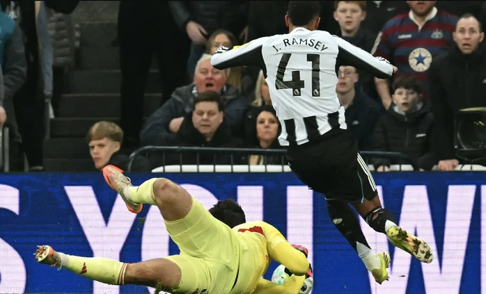 Siêu phẩm của Osula nhấn chìm "Quỷ đỏ", Carrick nhận thất bại đầu tiên với Man United Siêu phẩm của Osula nhấn chìm "Quỷ đỏ", Carrick nhận thất bại đầu tiên với Man United