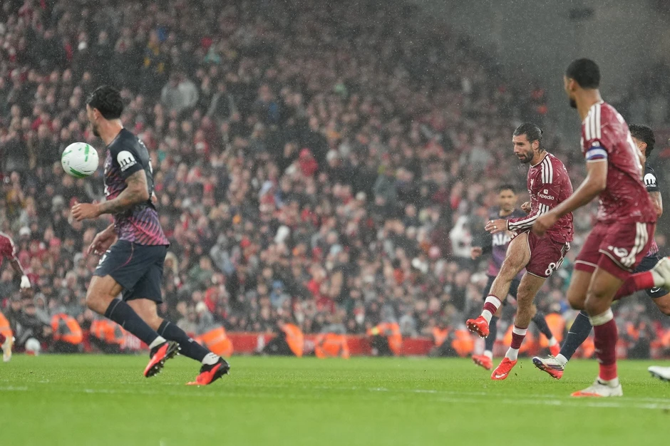 Siêu phẩm của Szoboszlai nhấn chìm Tottenham ở Cúp Liên đoàn Anh Siêu phẩm của Szoboszlai nhấn chìm Tottenham ở Cúp Liên đoàn Anh