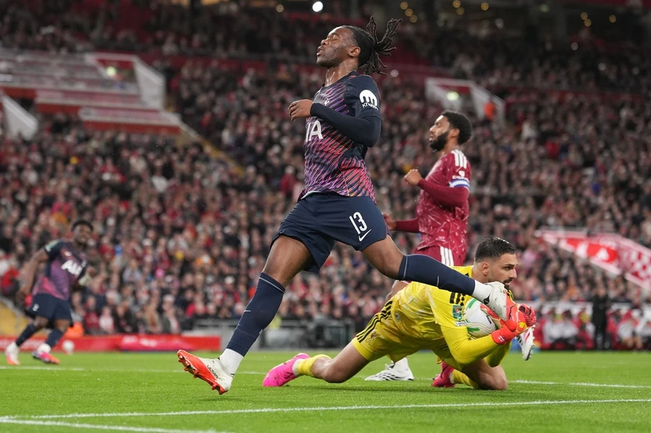 Siêu phẩm của Szoboszlai nhấn chìm Tottenham ở Cúp Liên đoàn Anh Siêu phẩm của Szoboszlai nhấn chìm Tottenham ở Cúp Liên đoàn Anh