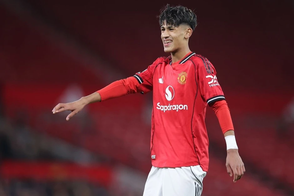 Thần đồng 15 tuổi của MU bị cấm ra mắt ở Premier League Thần đồng 15 tuổi của MU bị cấm ra mắt ở Premier League